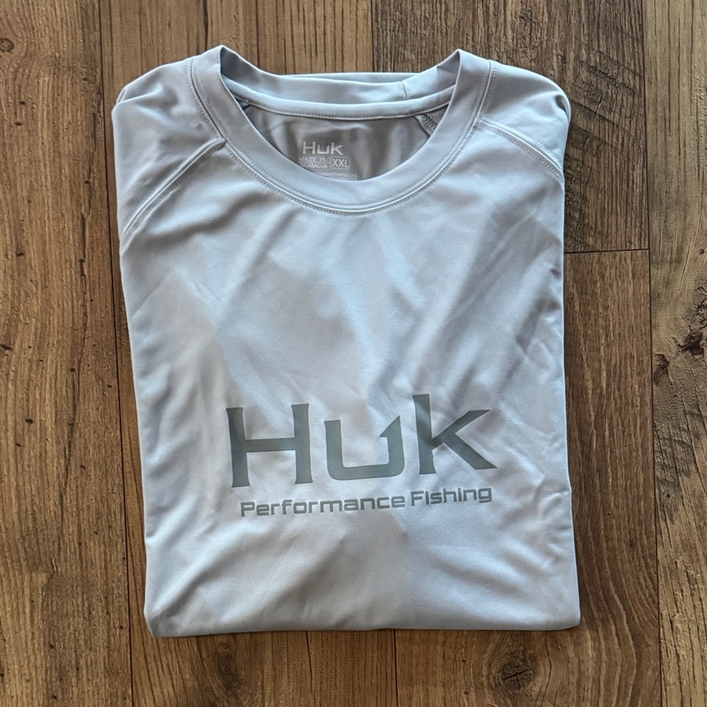 Huk Men's Light Gray Short Sleeve Performance Shirt